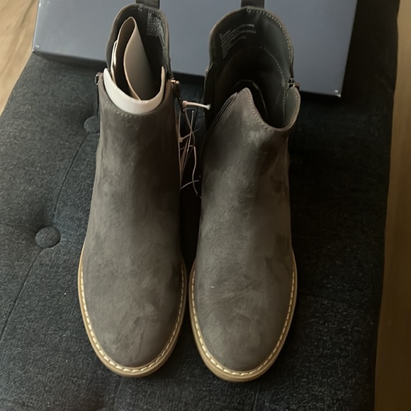 Universal thread grey brenna boots - Picture 2 of 4